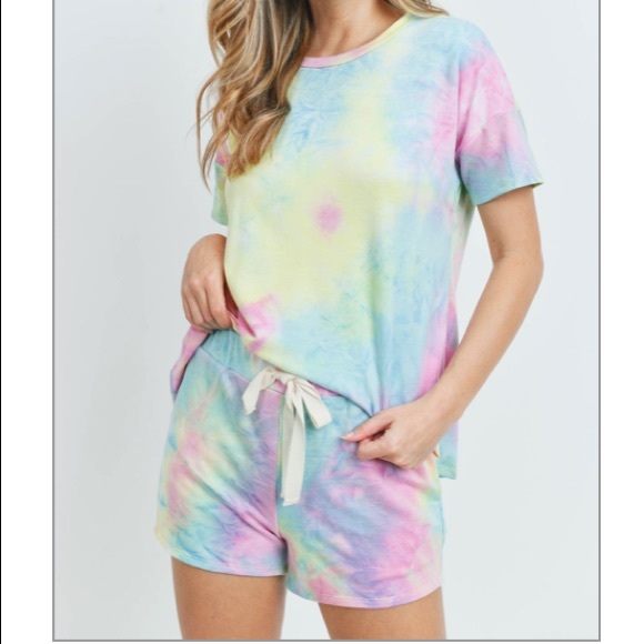 Tie Dye Top & Shorts Lounge Set - Picture 11 of 14